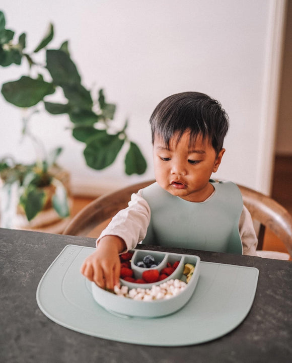 ava + oliver Silicone Rainbow Placemat | mint